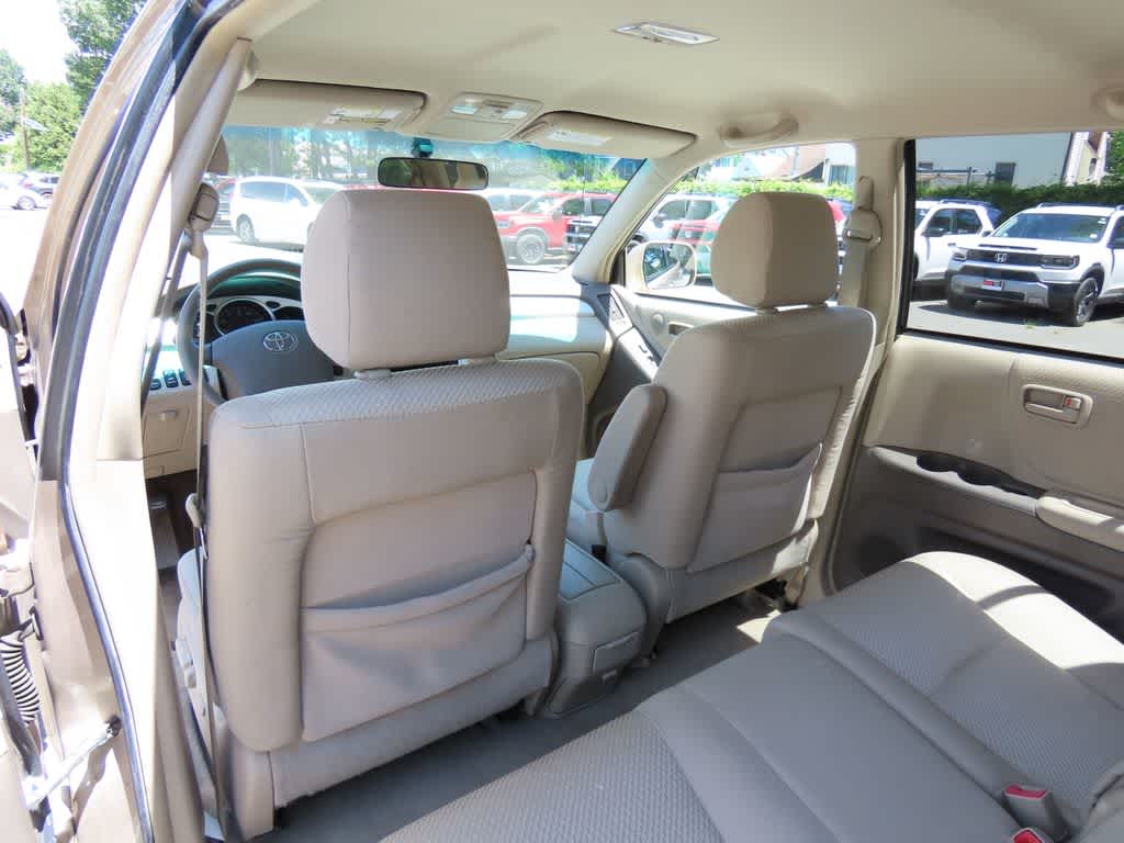 Thumbnail: 2004 Toyota Highlander - 16