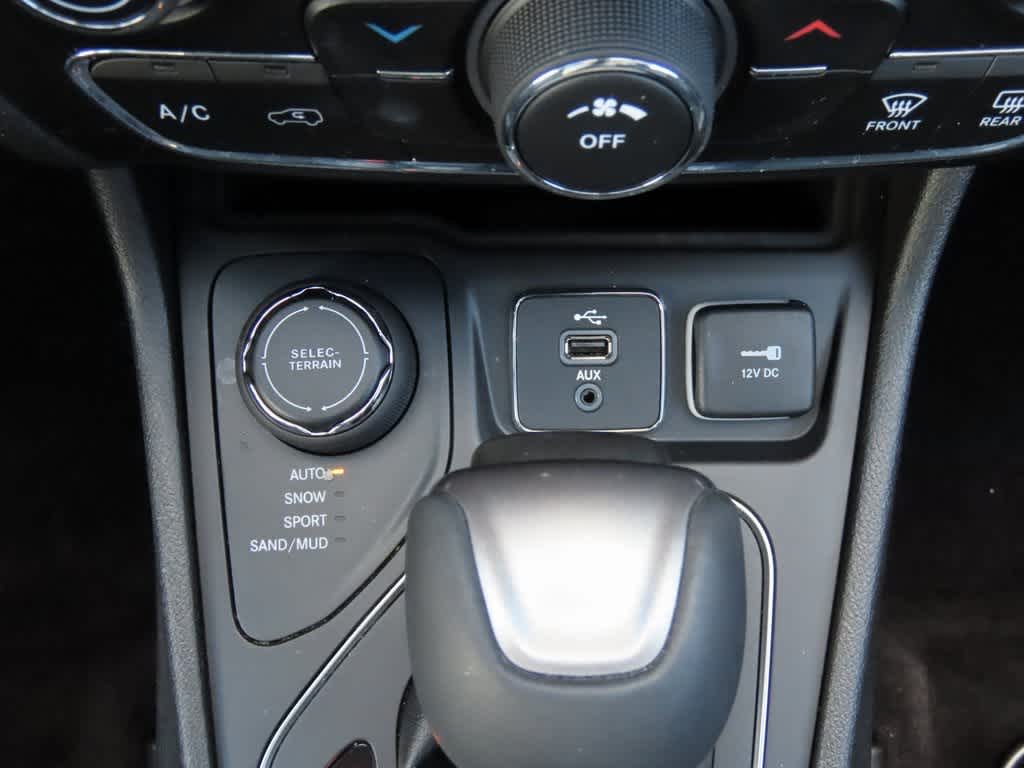 Thumbnail: 2019 Jeep Cherokee - 25