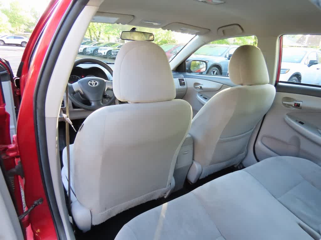 2011 Toyota Corolla LE 13