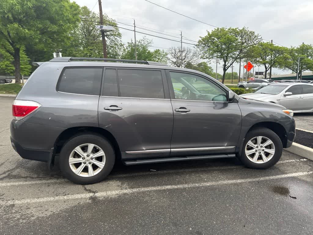 Thumbnail: 2013 Toyota Highlander - 21