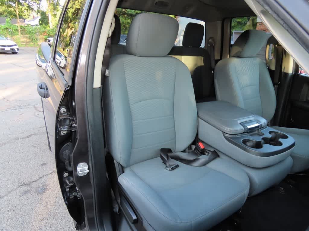Thumbnail: 2019 RAM 1500 Classic - 17