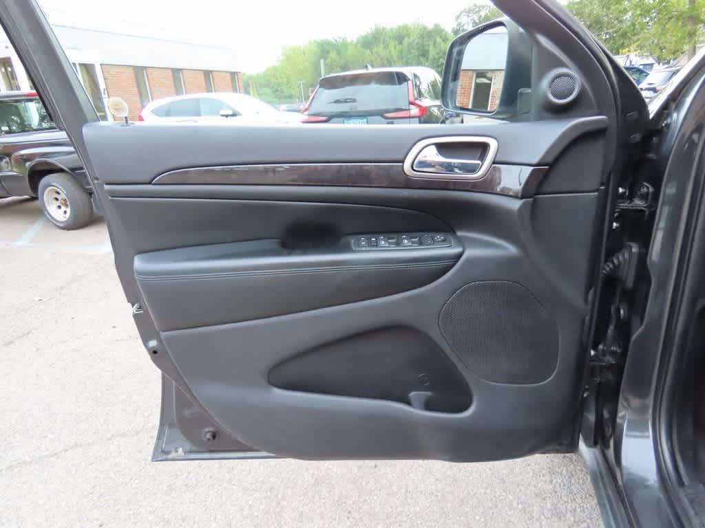 Thumbnail: 2011 Jeep Grand Cherokee - 16