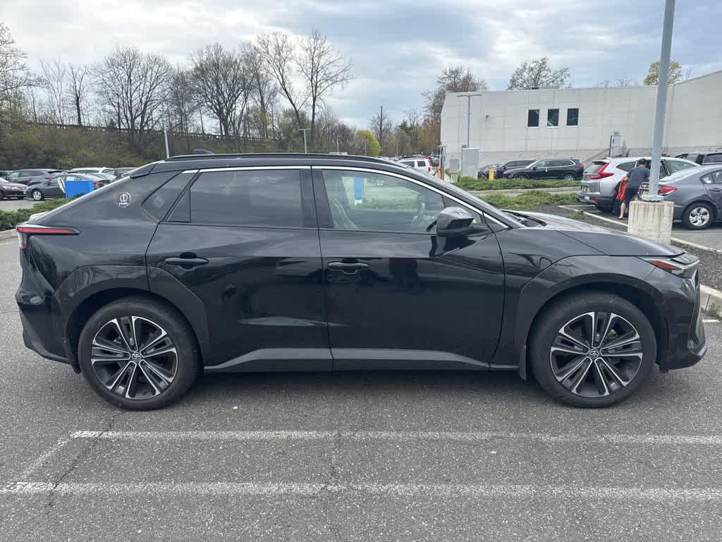 Thumbnail: 2023 Toyota bZ4X - 12