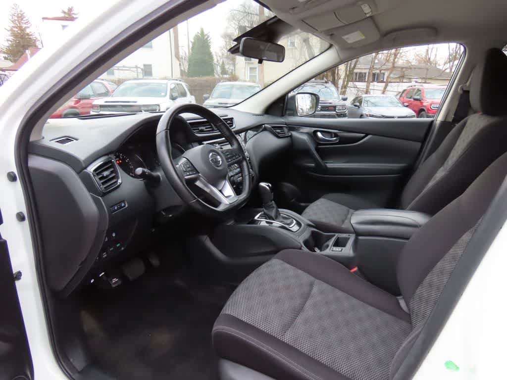 Thumbnail: 2020 Nissan Rogue Sport - 2