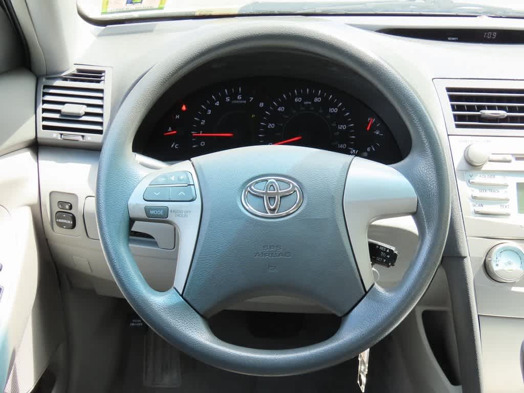 2009 Toyota Camry LE 18