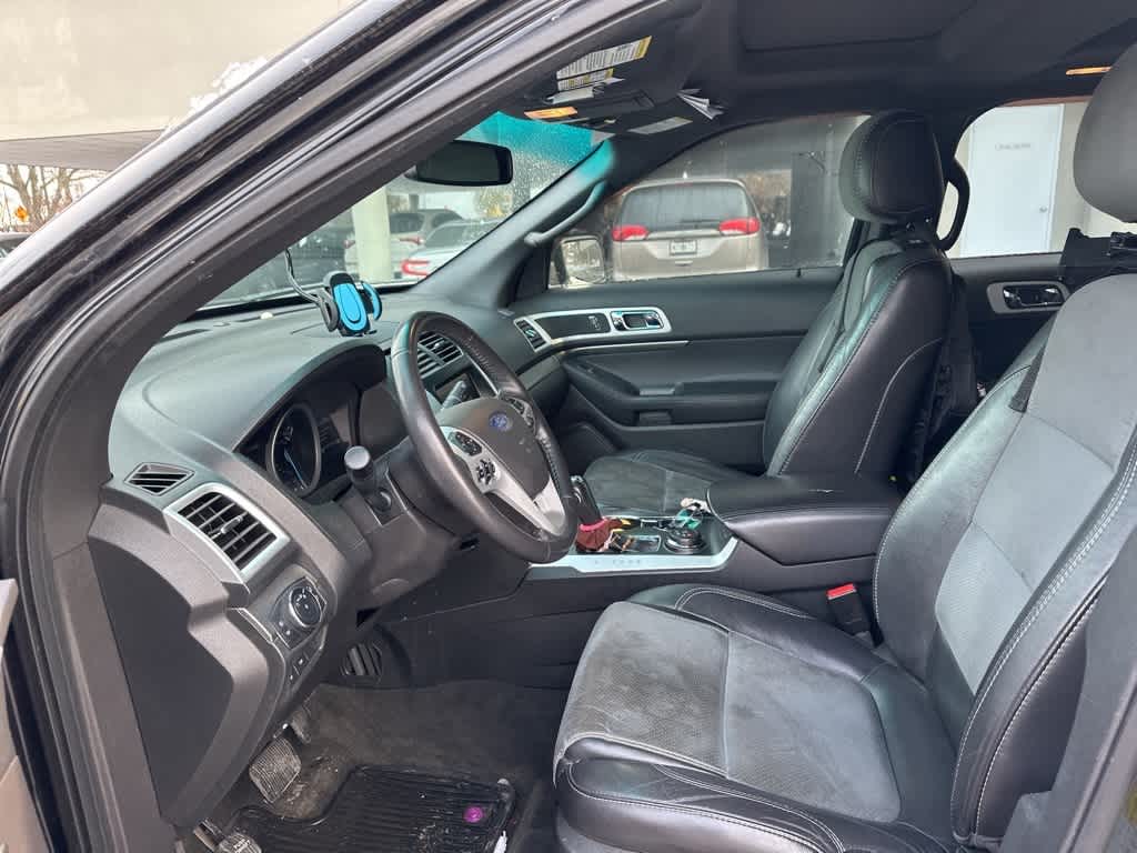 Thumbnail: 2015 Ford Explorer - 32