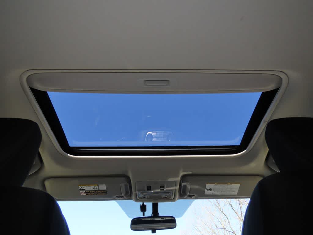 Thumbnail: 2015 Toyota RAV4 - 23