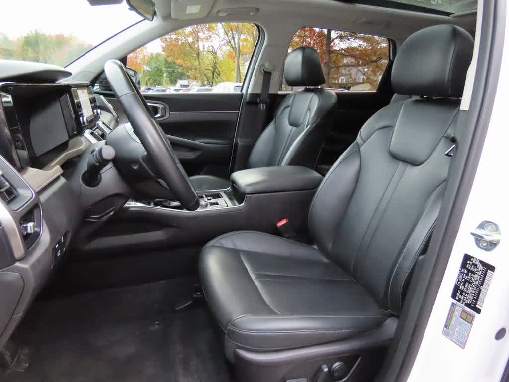 Thumbnail: 2022 Kia Sorento - 13