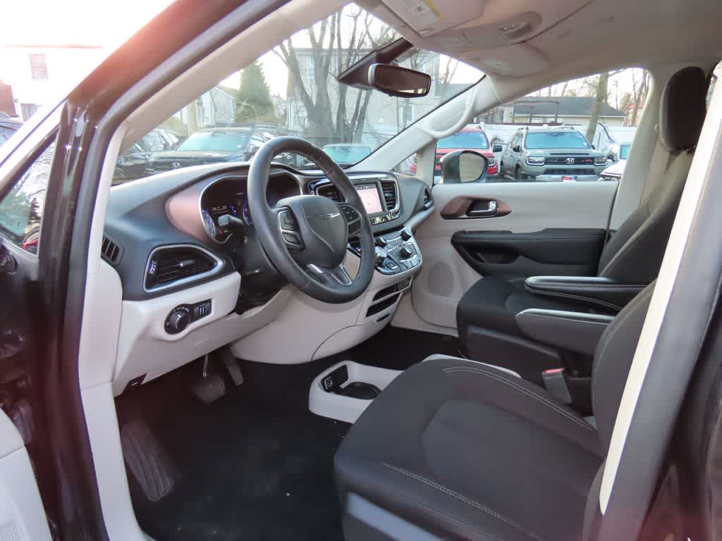 Thumbnail: 2023 Chrysler Voyager - 2