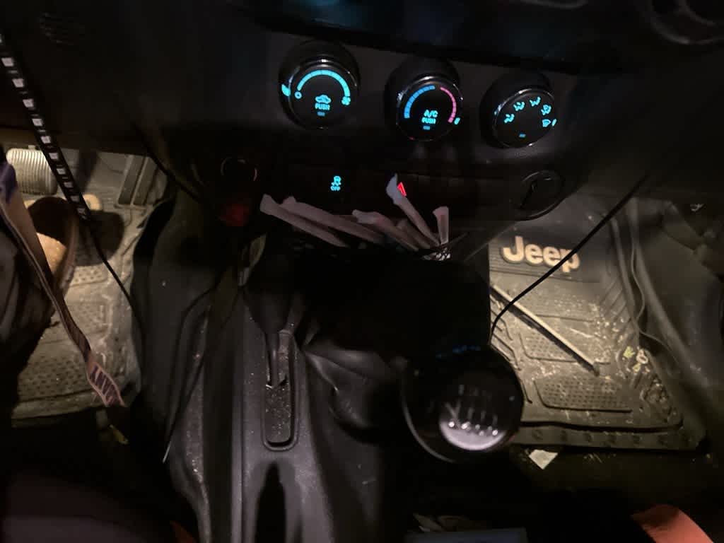 Thumbnail: 2016 Jeep Wrangler - 8