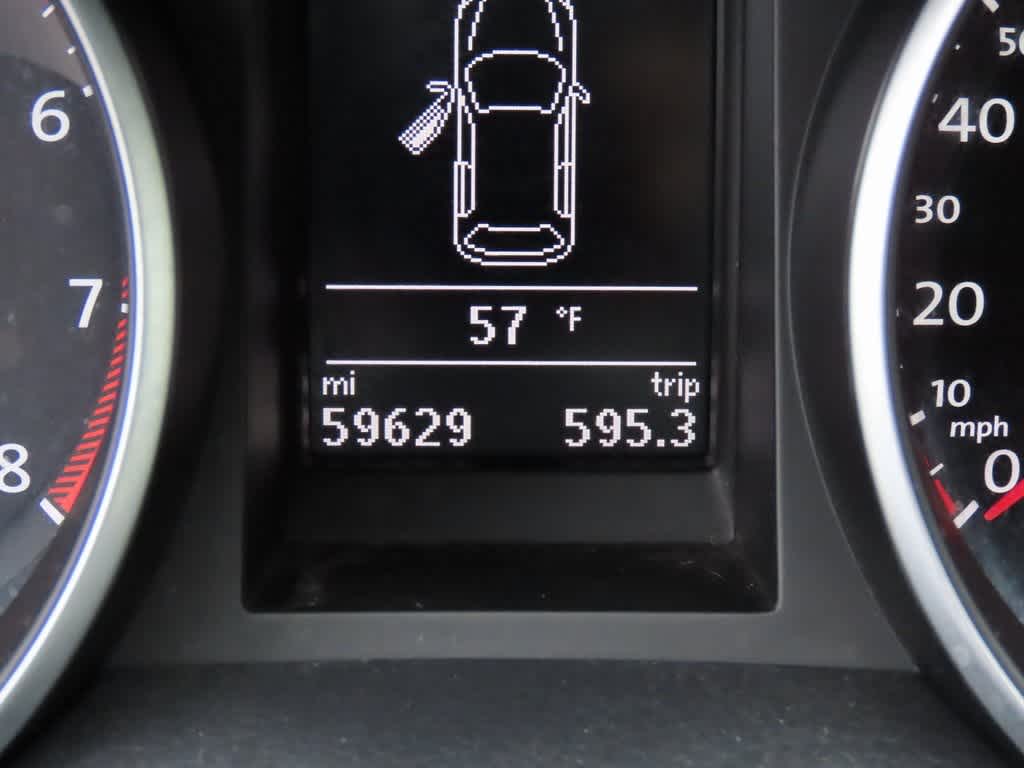 Thumbnail: 2013 Volkswagen Golf - 23