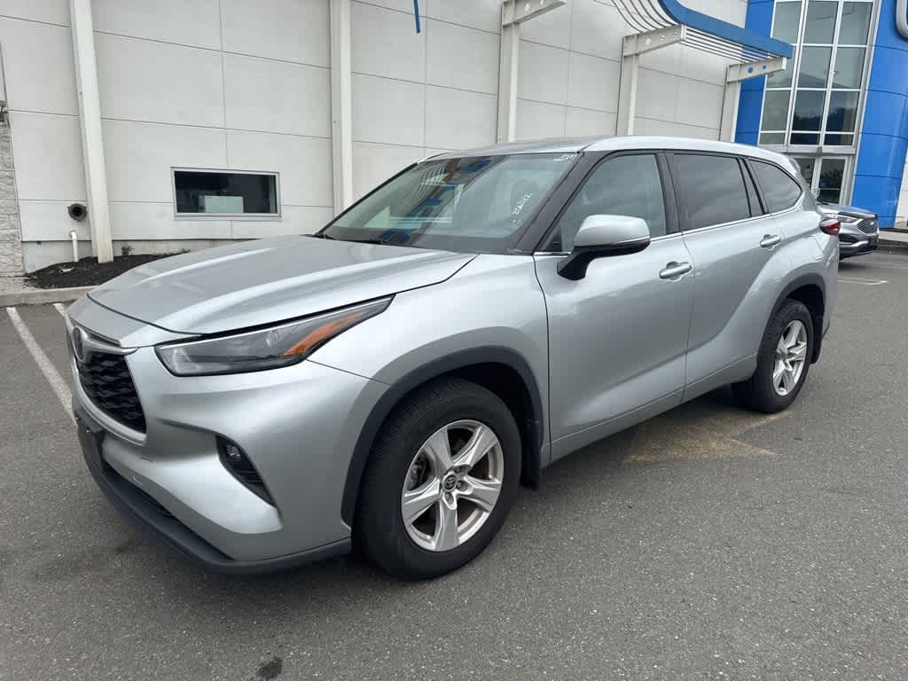 Thumbnail: 2022 Toyota Highlander - 3
