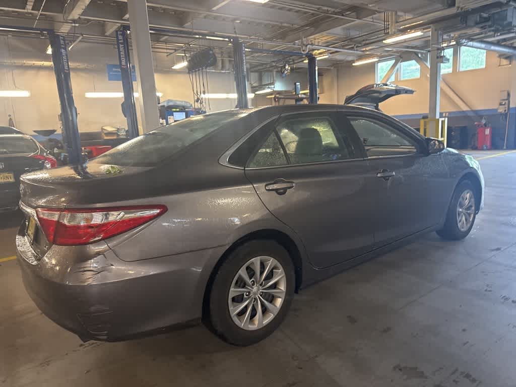 2016 Toyota Camry LE 6