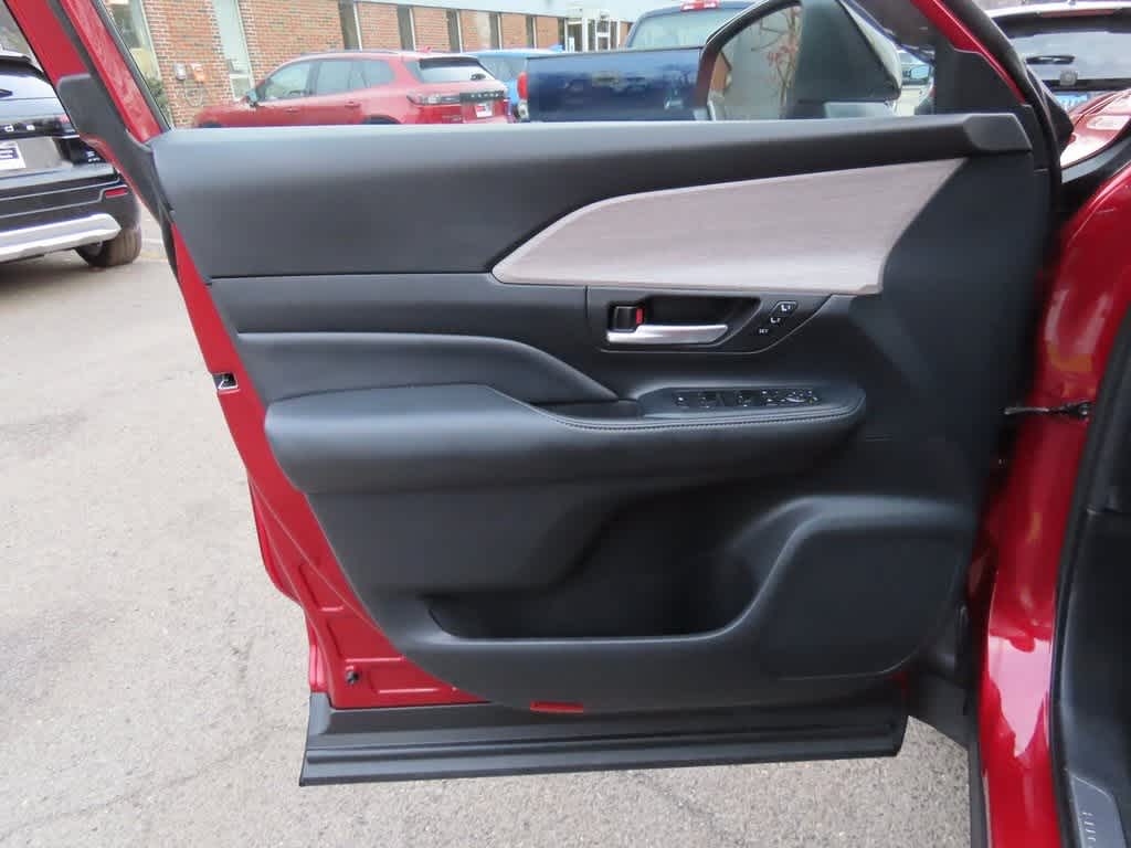 Thumbnail: 2024 Toyota Grand Highlander - 17