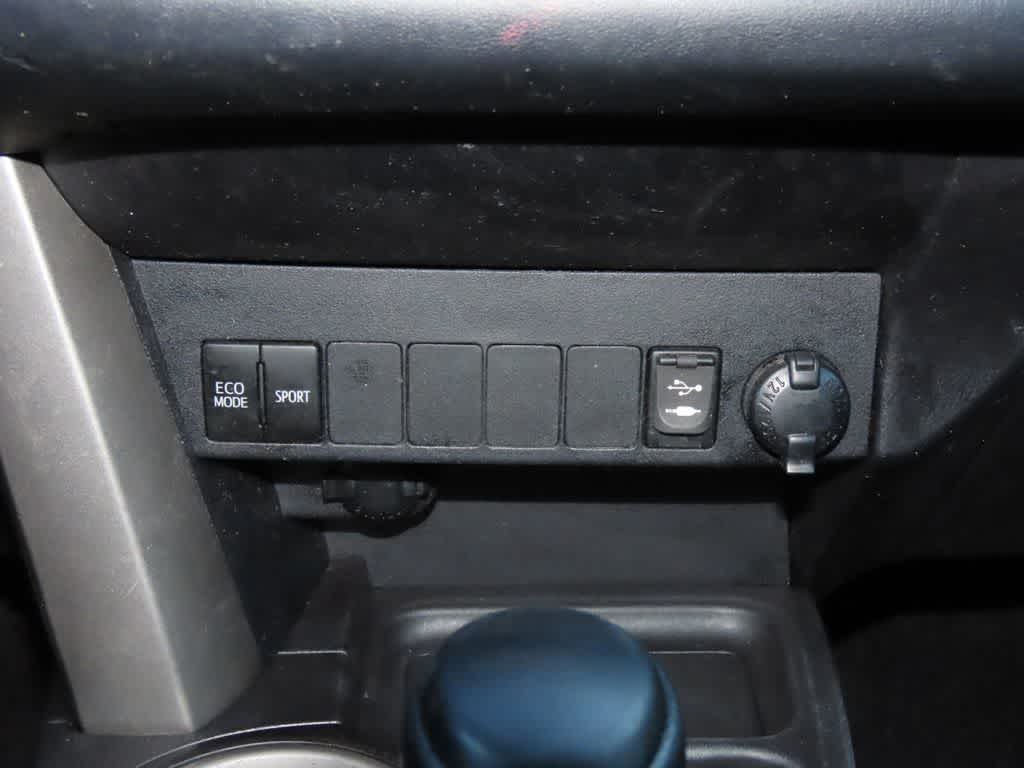 Thumbnail: 2018 Toyota RAV4 - 22