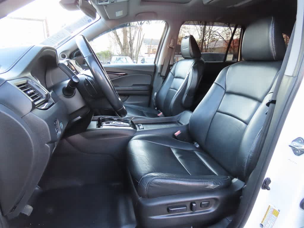 Thumbnail: 2019 Honda Pilot - 14