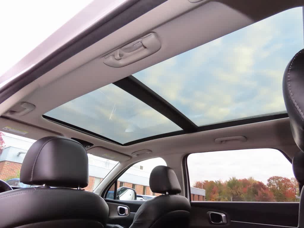 Thumbnail: 2022 Kia Sorento - 17