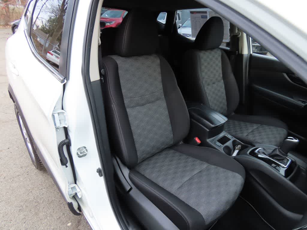 Thumbnail: 2020 Nissan Rogue Sport - 16