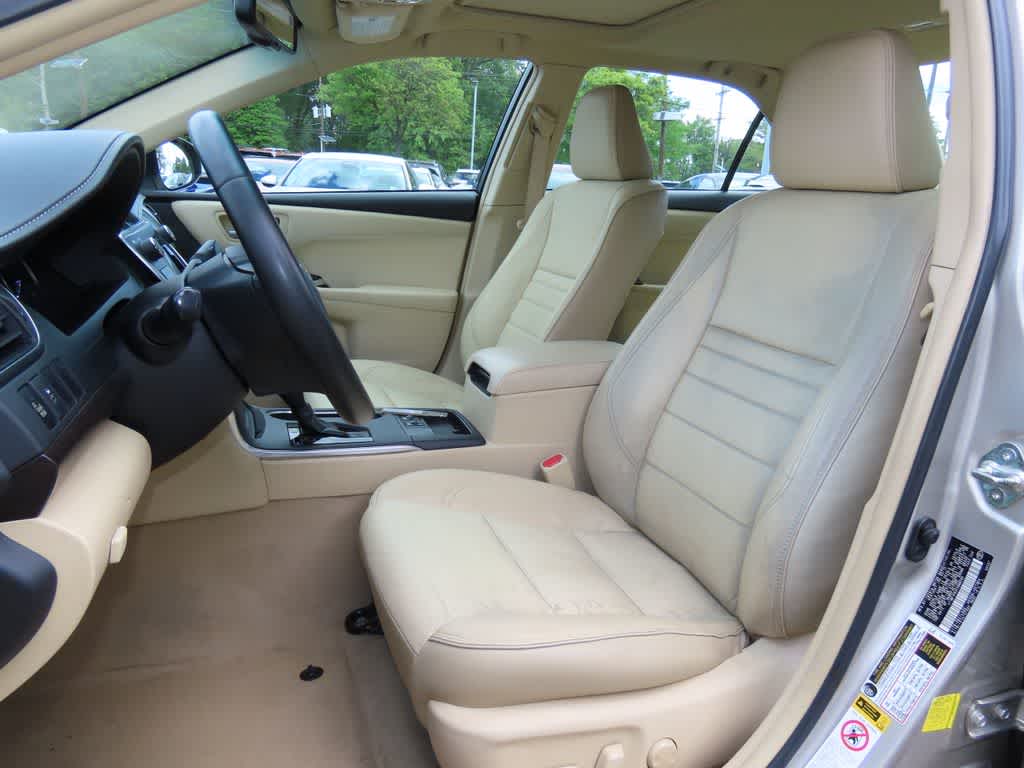 Thumbnail: 2015 Toyota Camry - 12