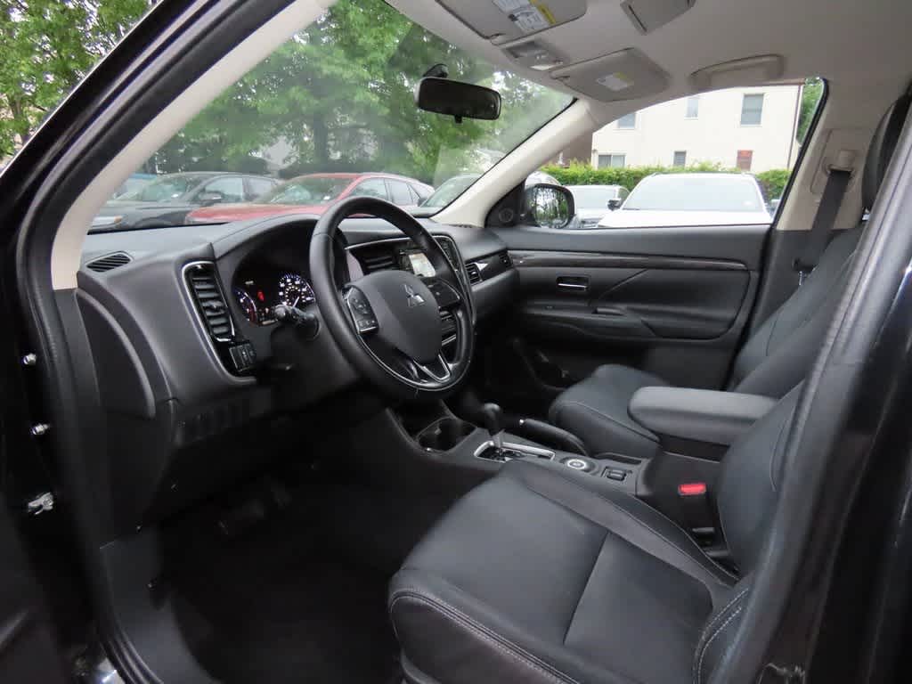 Thumbnail: 2016 Mitsubishi Outlander - 2