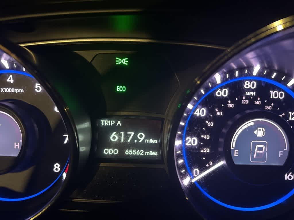 Thumbnail: 2012 Hyundai Sonata - 9