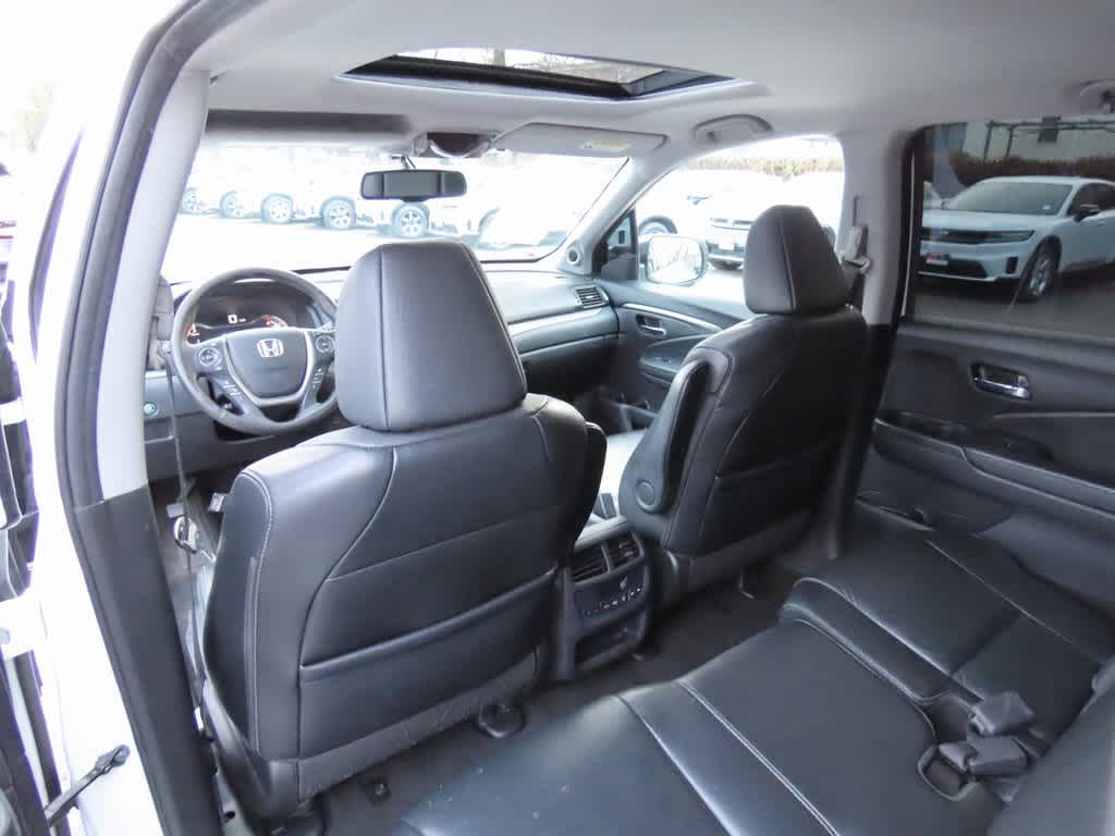 Thumbnail: 2018 Honda Pilot - 16