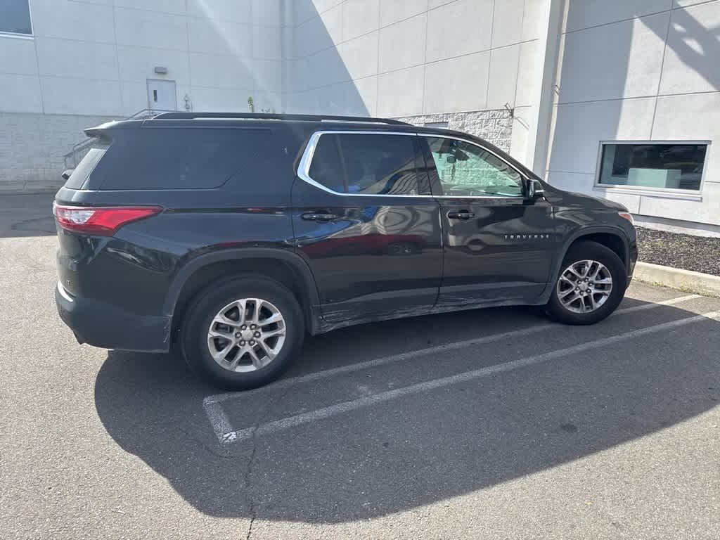 Thumbnail: 2021 Chevrolet Traverse - 14