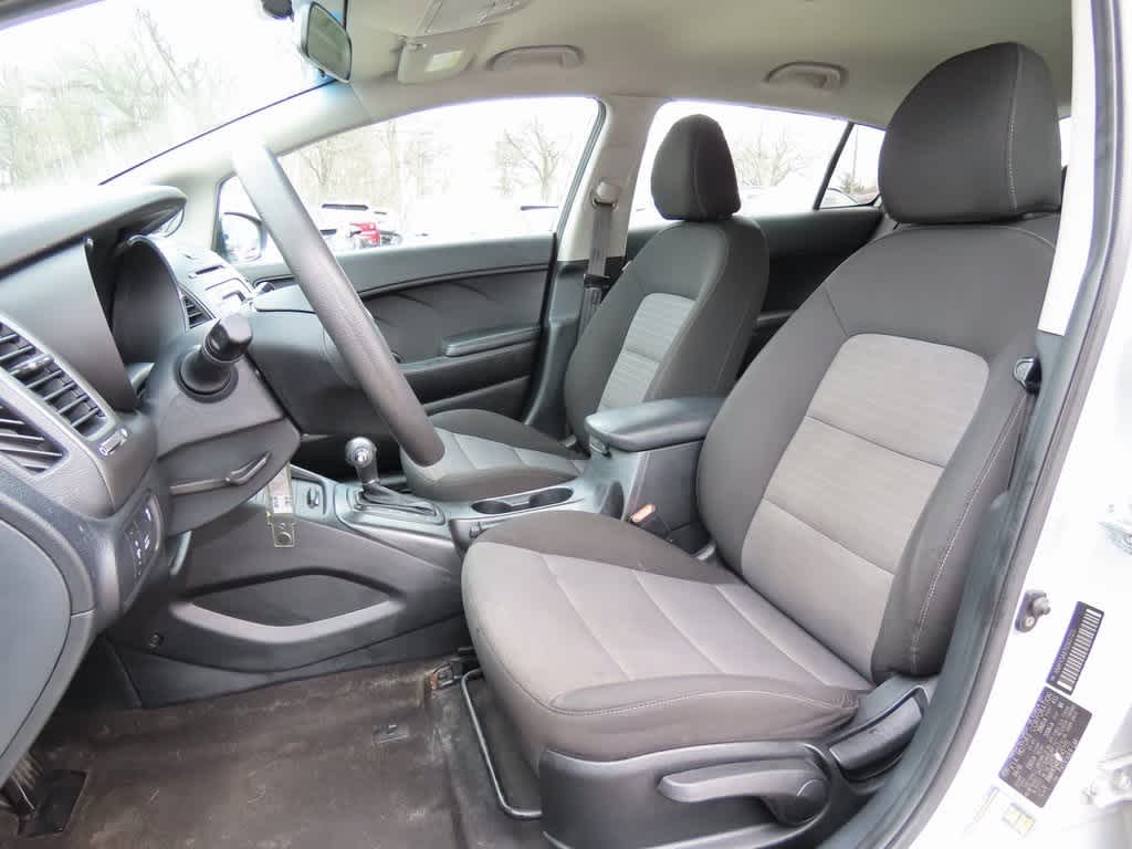 Thumbnail: 2016 Kia Forte - 12