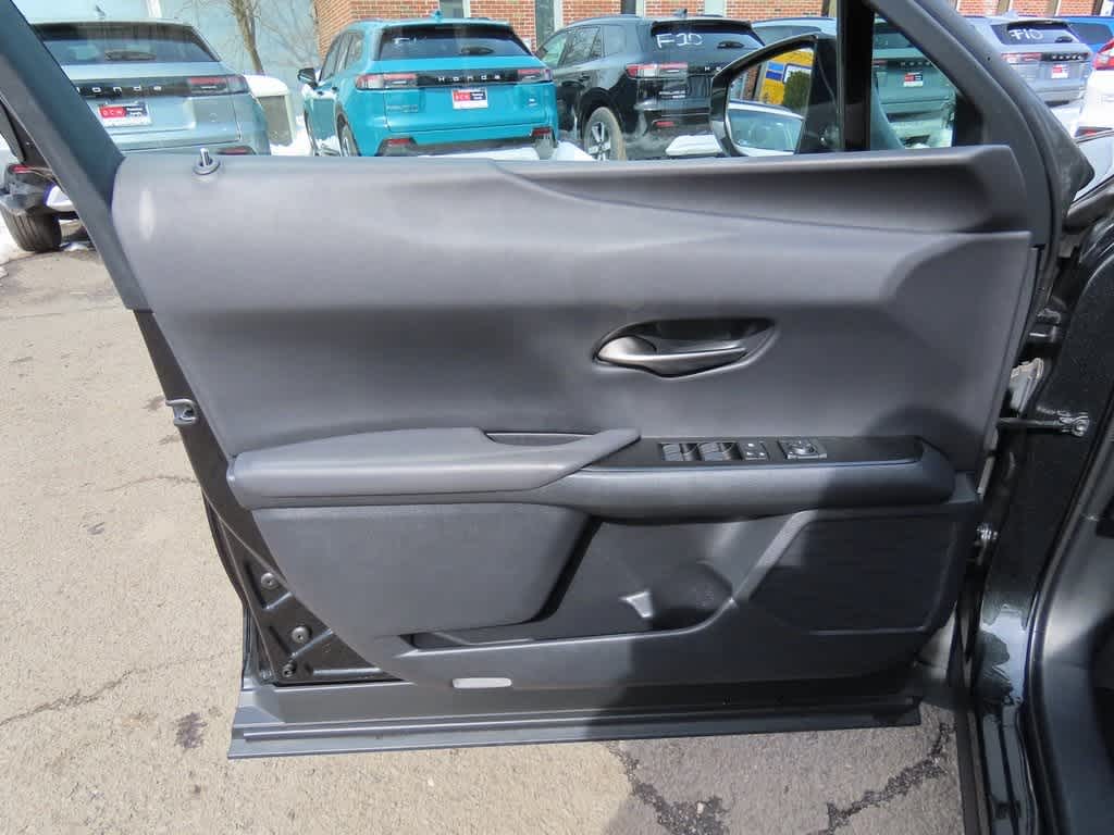 Thumbnail: 2022 Lexus UX - 15