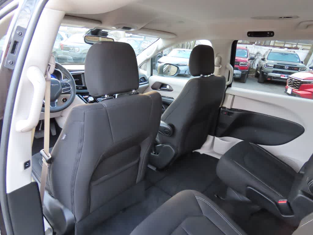 Thumbnail: 2023 Chrysler Voyager - 15