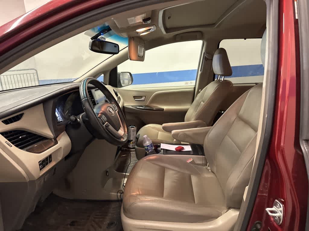 Thumbnail: 2017 Toyota Sienna - 15
