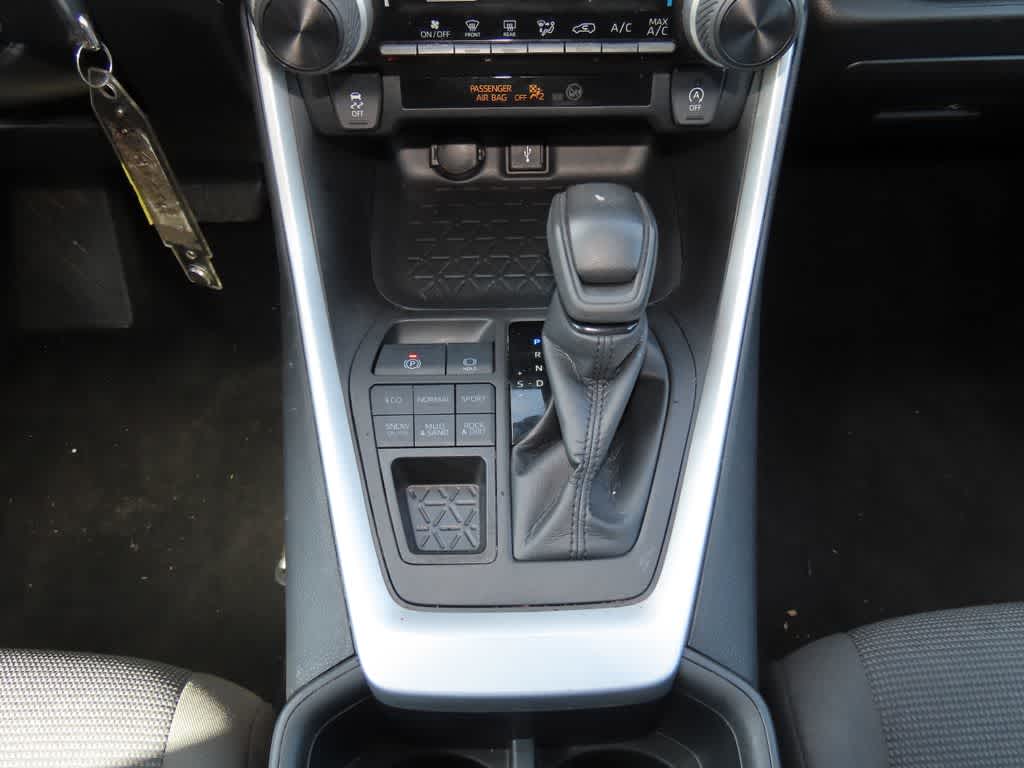 Thumbnail: 2022 Toyota RAV4 - 21