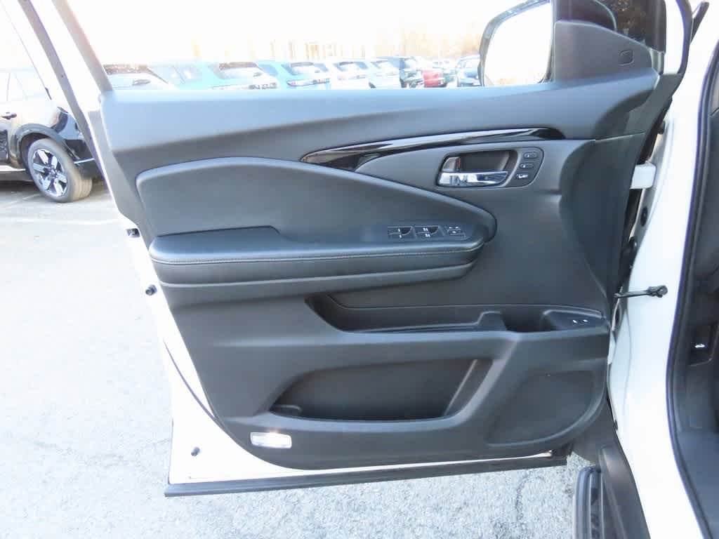 Thumbnail: 2019 Honda Pilot - 19