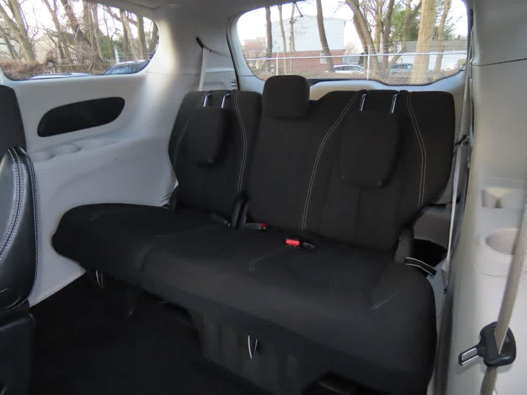 Thumbnail: 2023 Chrysler Voyager - 14