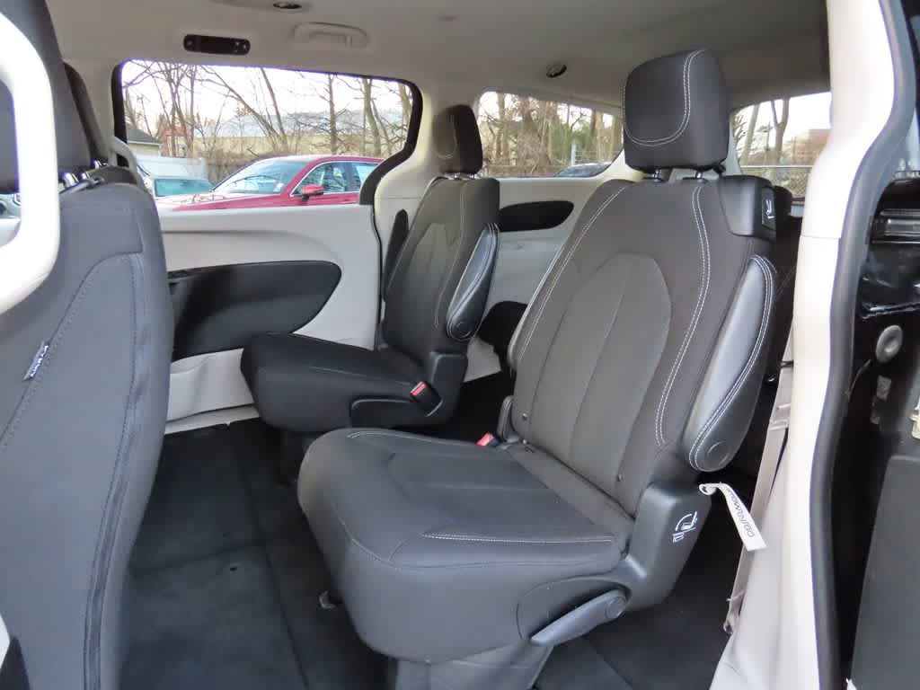 Thumbnail: 2023 Chrysler Voyager - 13