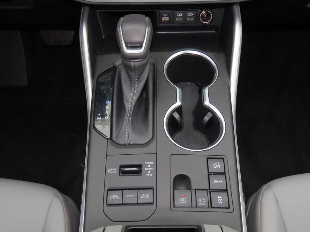 Thumbnail: 2023 Toyota Highlander - 23