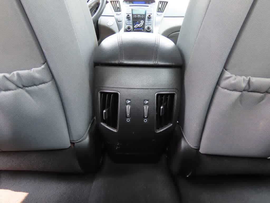 Thumbnail: 2011 Hyundai Sonata - 22