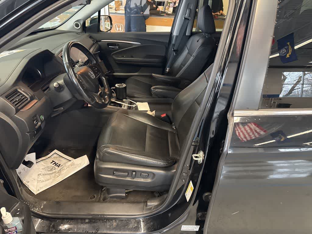 Thumbnail: 2019 Honda Pilot - 19