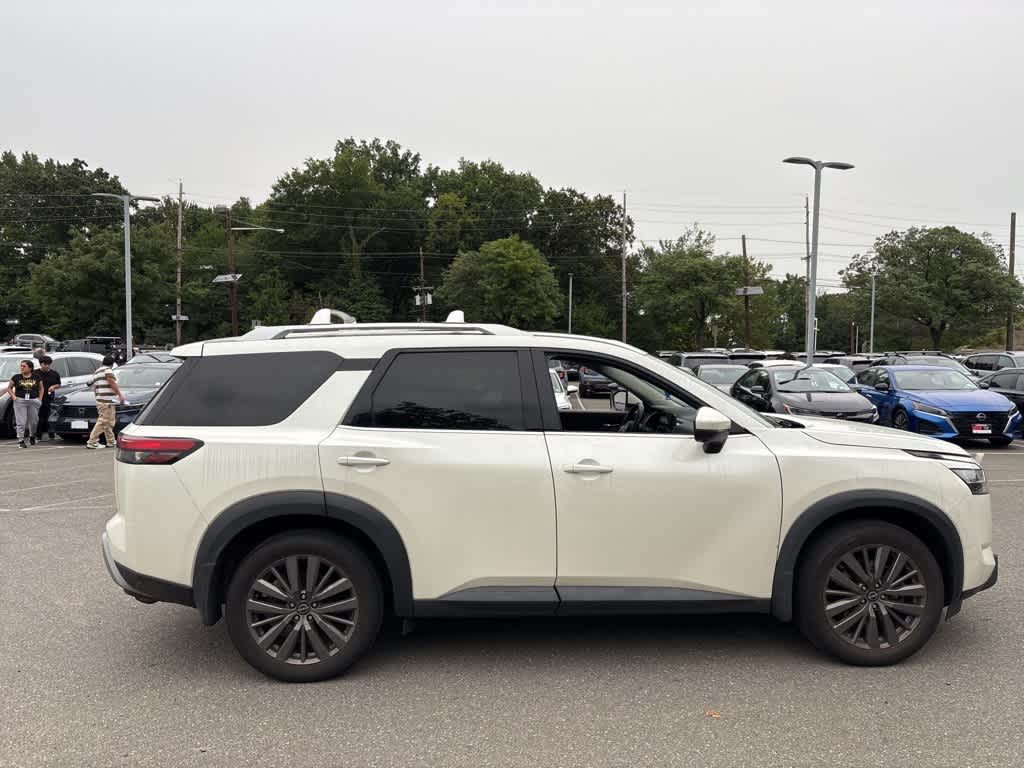 Thumbnail: 2023 Nissan Pathfinder - 11