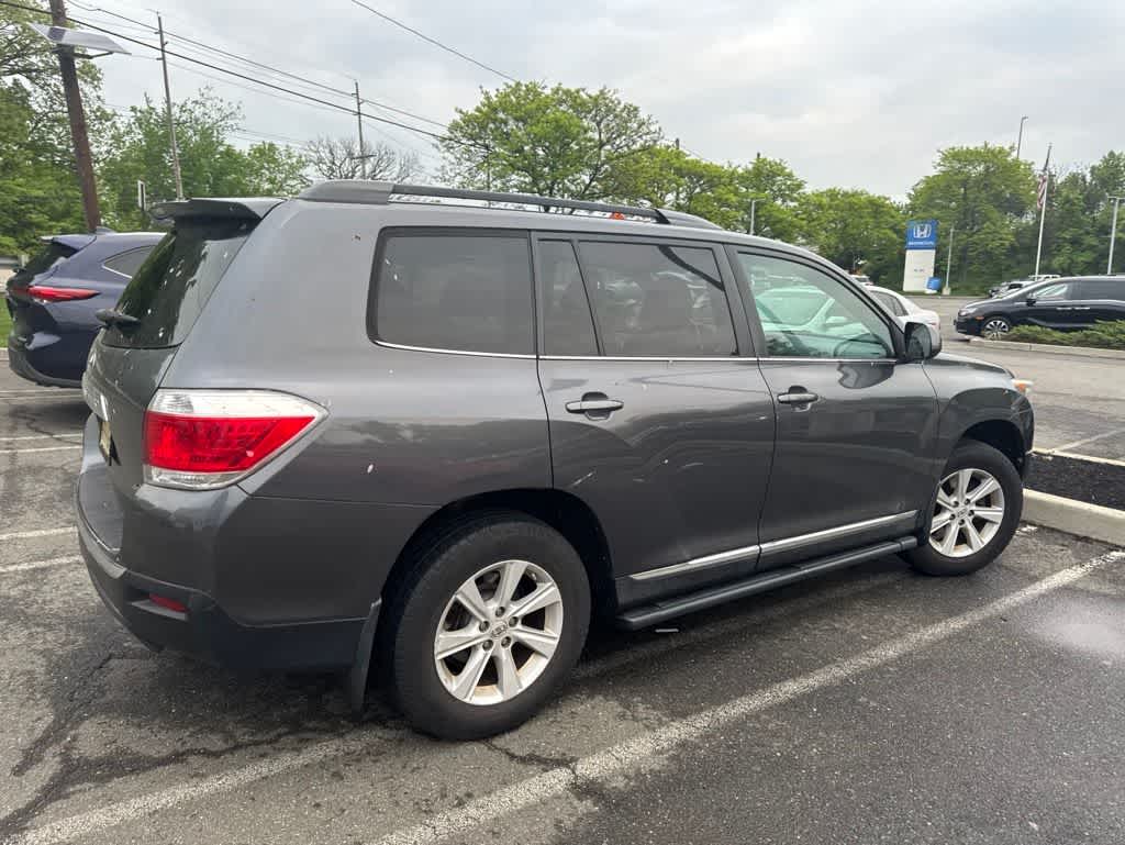 Thumbnail: 2013 Toyota Highlander - 23