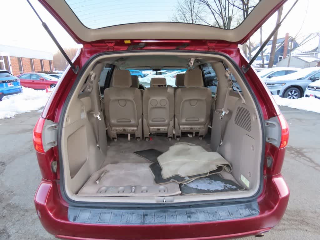 Thumbnail: 2010 Toyota Sienna - 10
