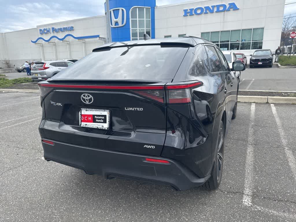 Thumbnail: 2023 Toyota bZ4X - 17