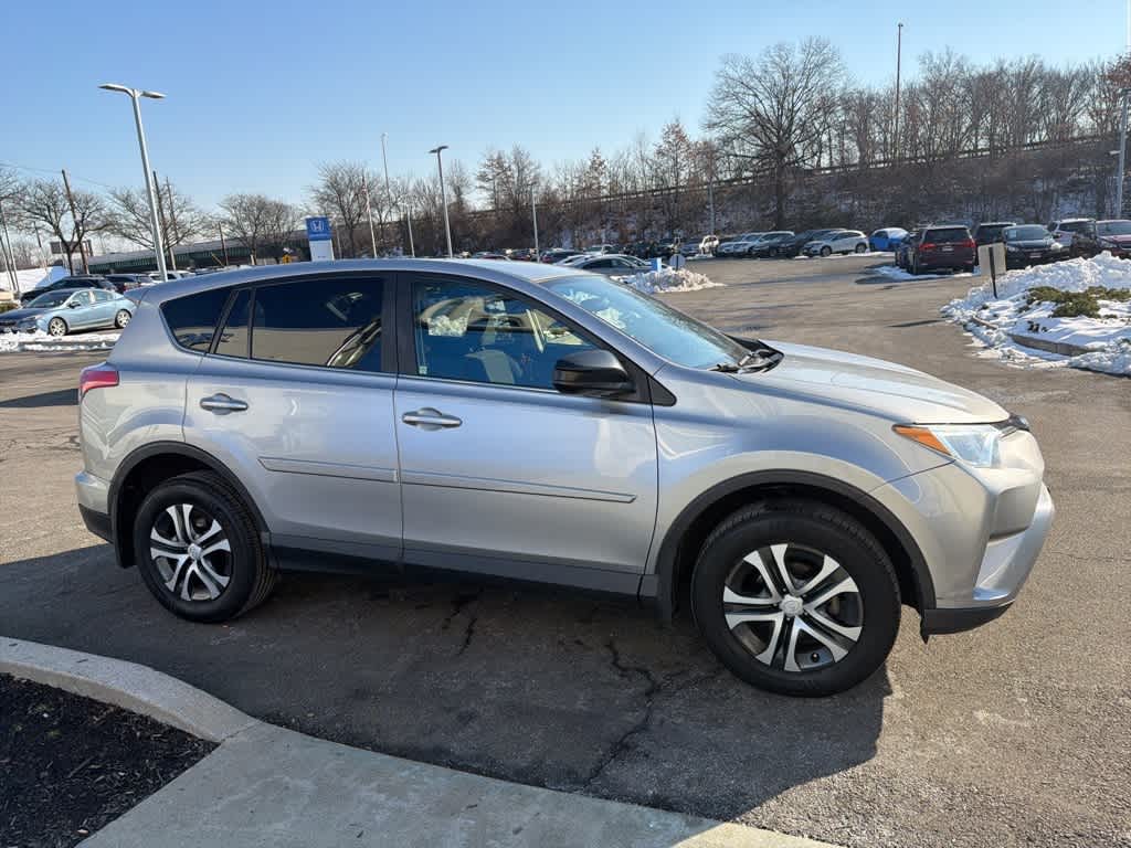 Thumbnail: 2018 Toyota RAV4 - 19