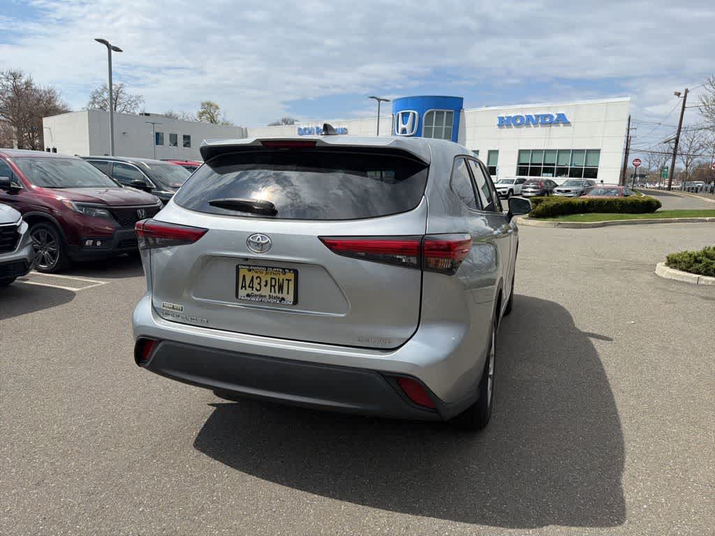 Thumbnail: 2023 Toyota Highlander - 12