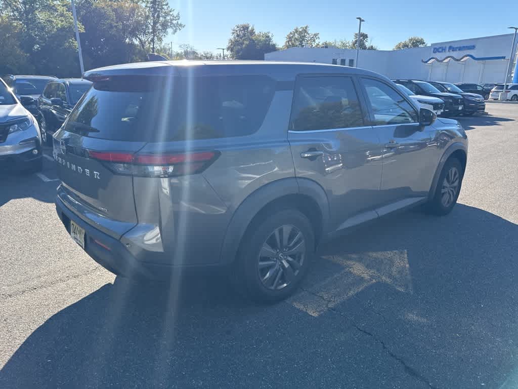 Thumbnail: 2022 Nissan Pathfinder - 9