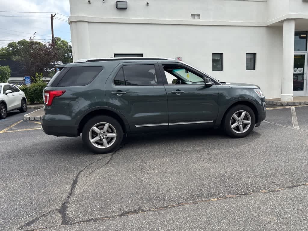 Thumbnail: 2016 Ford Explorer - 10