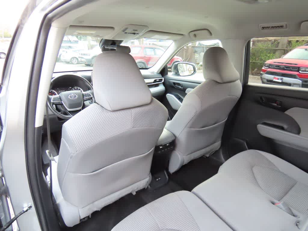 Thumbnail: 2023 Toyota Highlander - 14