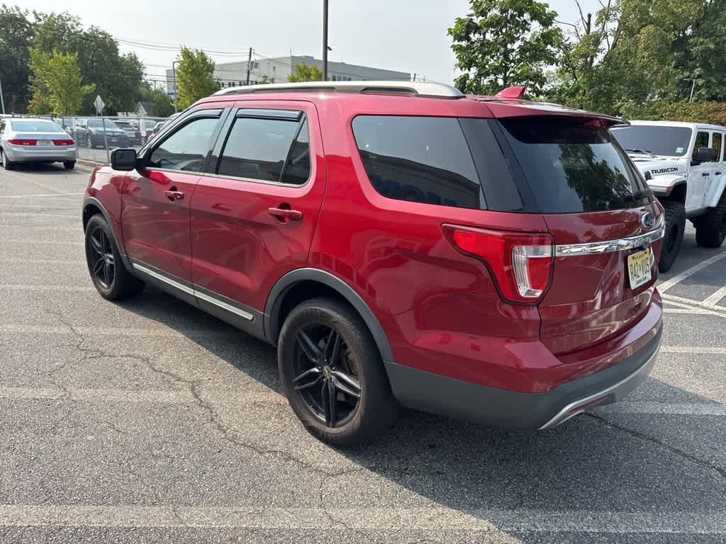 Thumbnail: 2016 Ford Explorer - 9