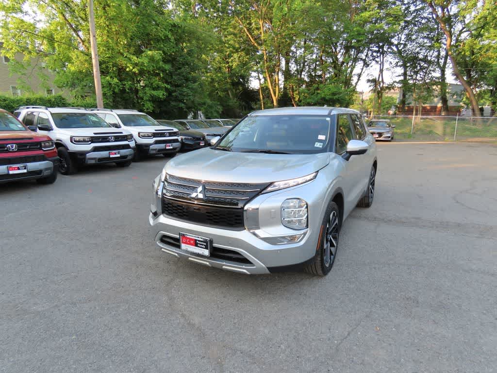 Thumbnail: 2024 Mitsubishi Outlander - 1
