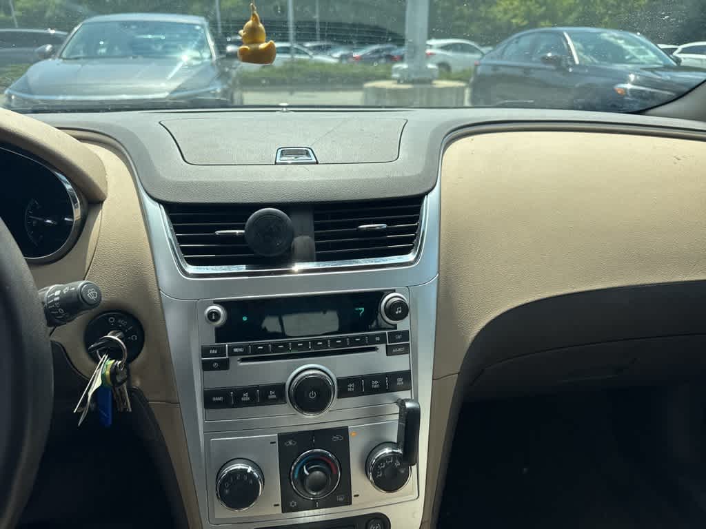 Thumbnail: 2011 Chevrolet Malibu - 19